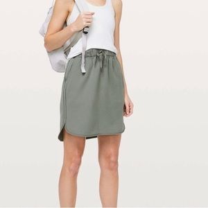 NWOT Lululemon On the Fly Skirt 6